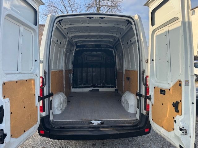 Nissan NV400