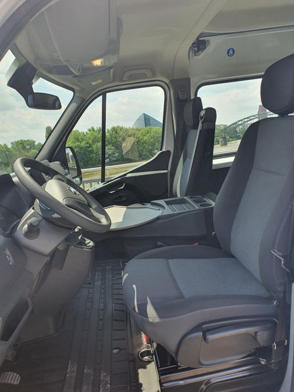 Nissan NV400