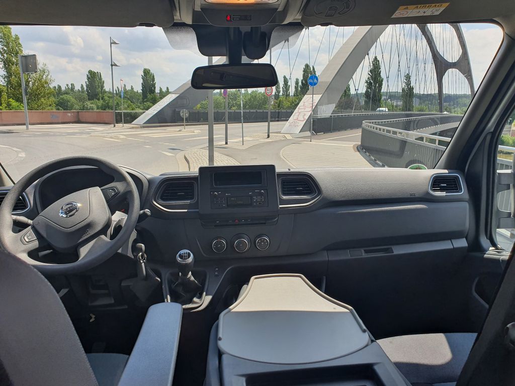Nissan NV400