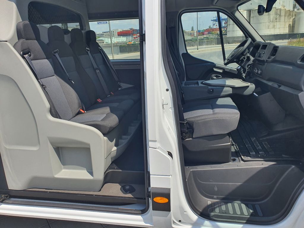 Nissan NV400