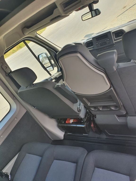 Nissan NV400
