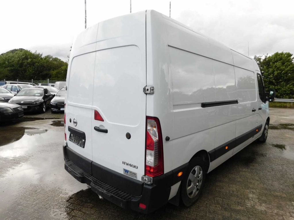 Nissan NV400
