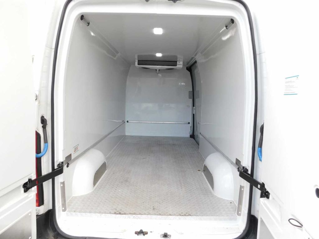 Nissan NV400
