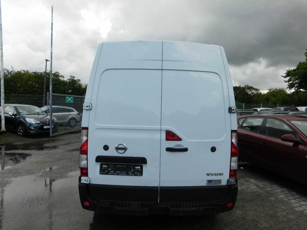 Nissan NV400