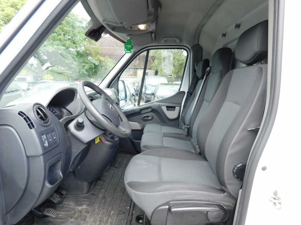 Nissan NV400