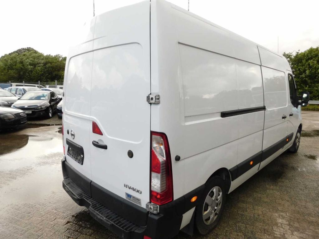 Nissan NV400