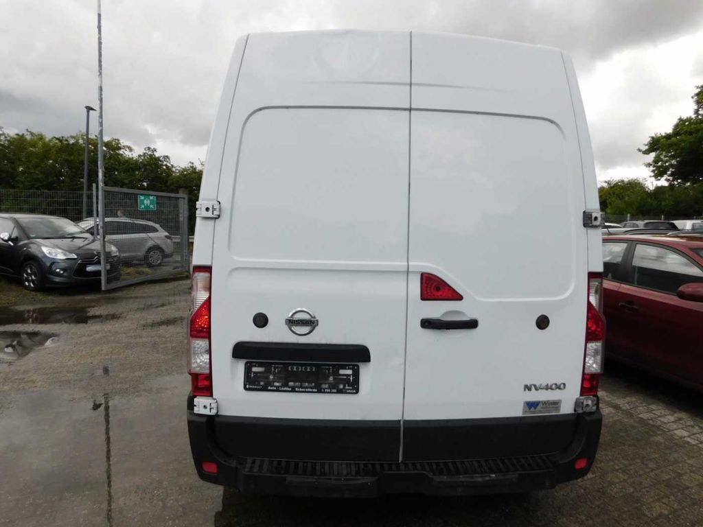 Nissan NV400