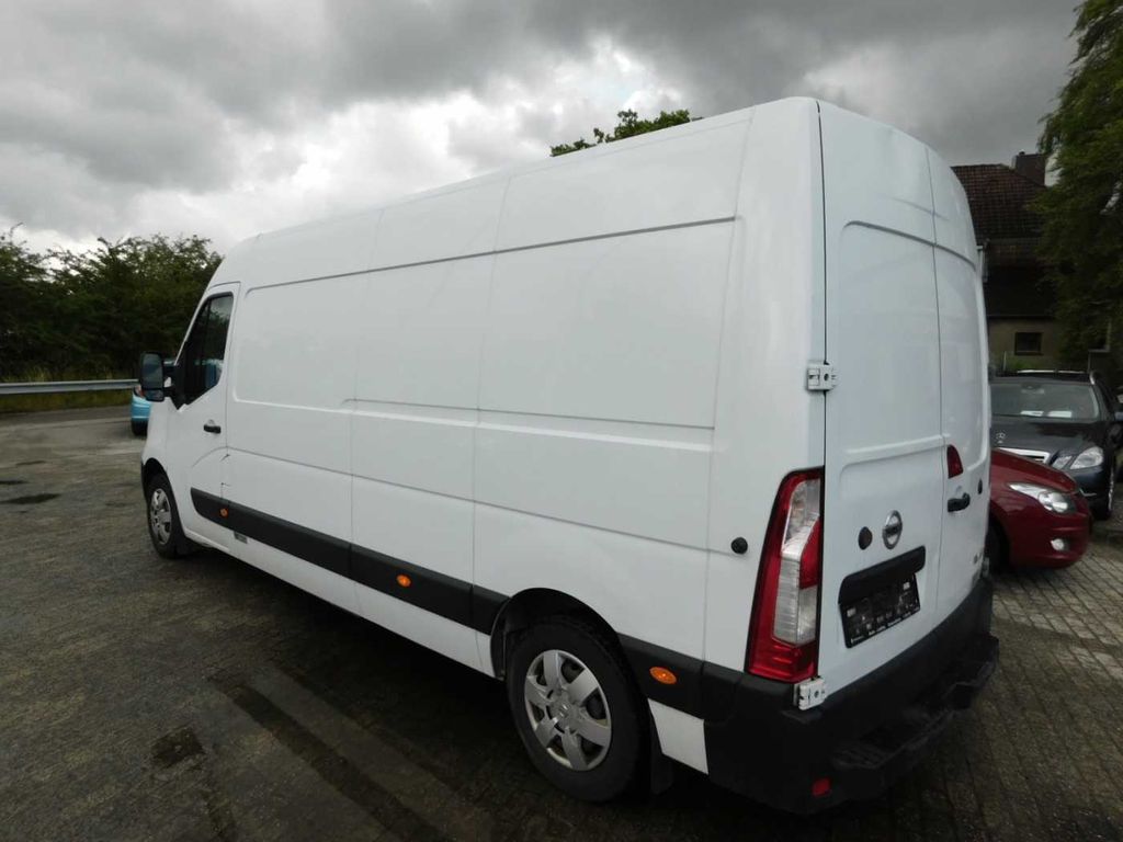 Nissan NV400