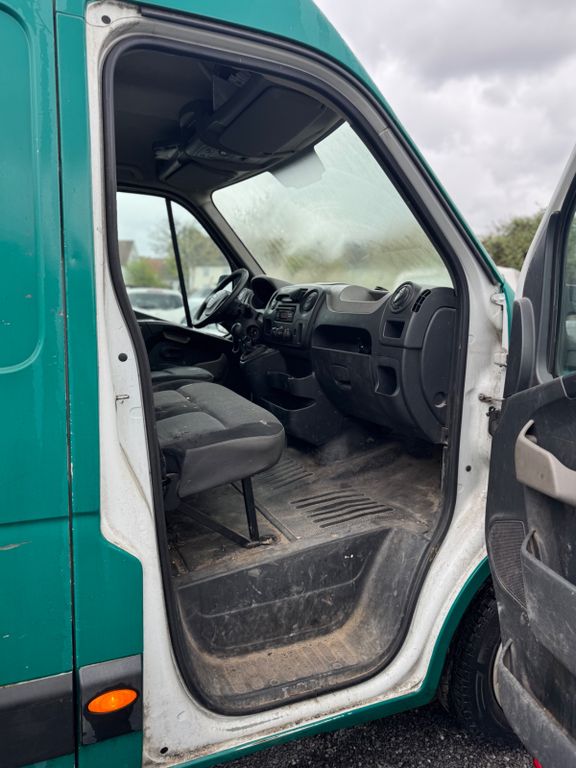 Nissan NV400