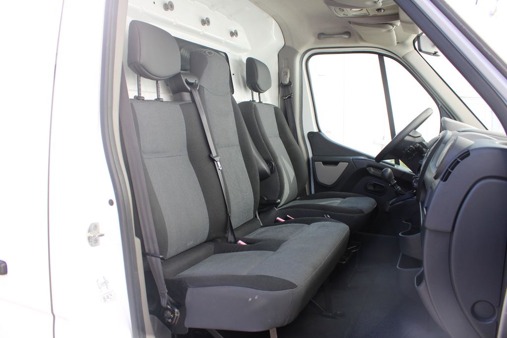 Nissan NV400