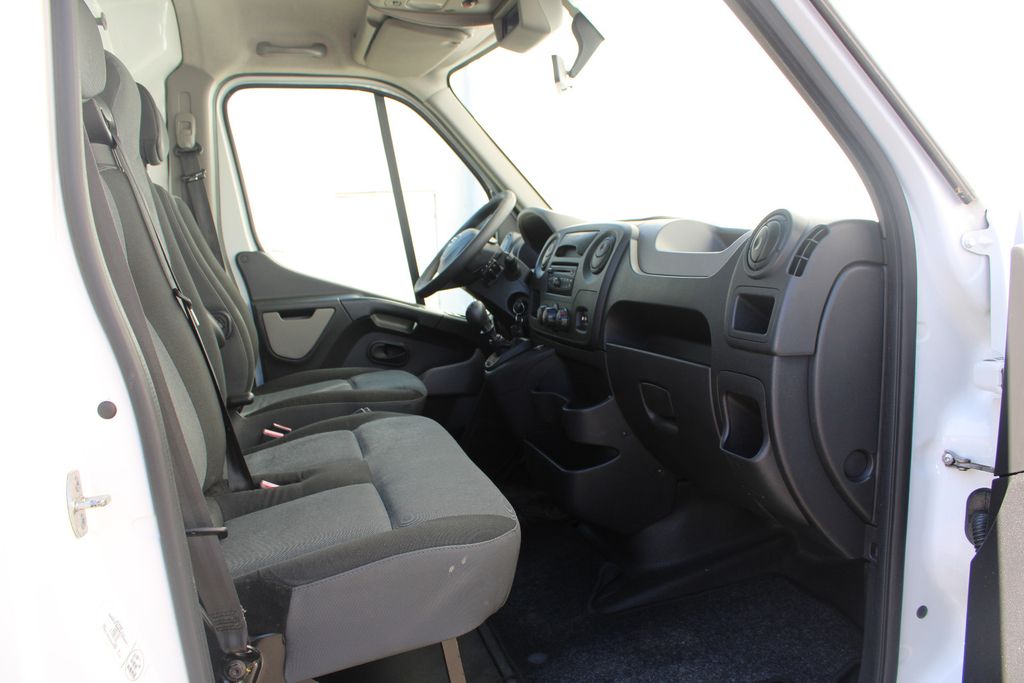 Nissan NV400