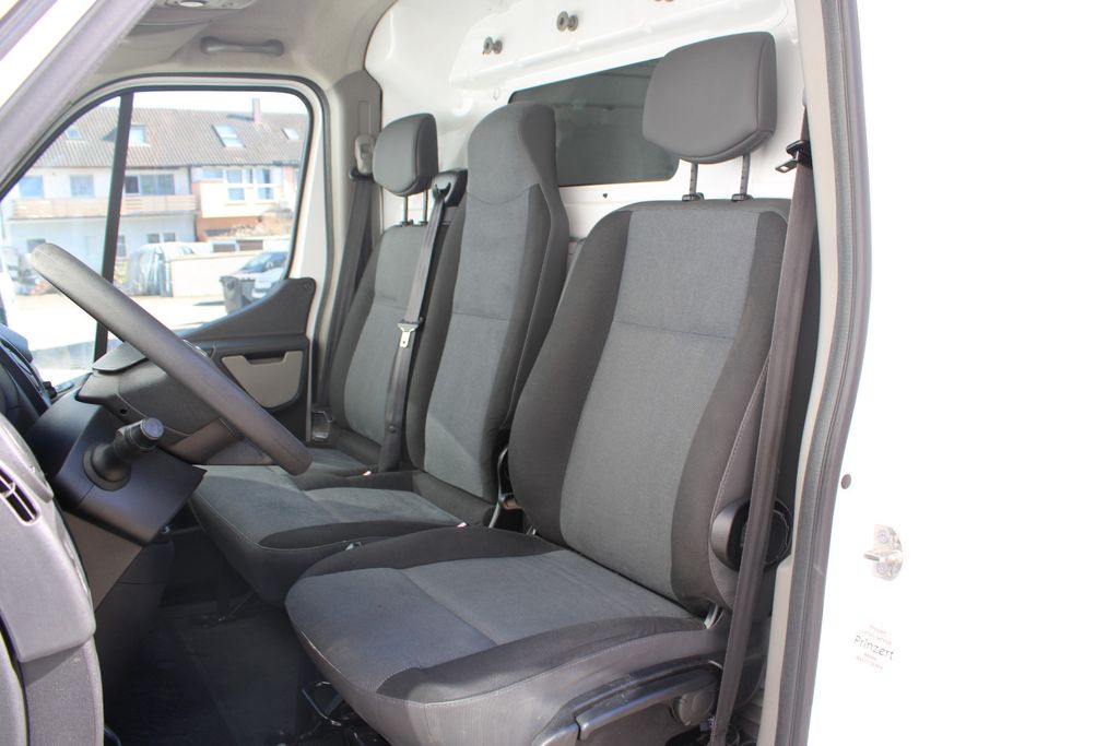 Nissan NV400