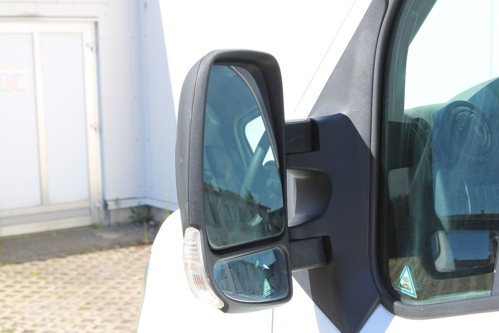 Nissan NV400