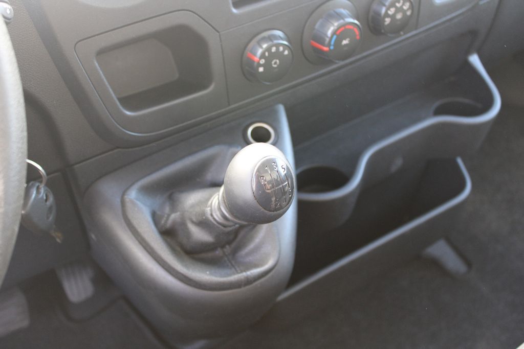 Nissan NV400