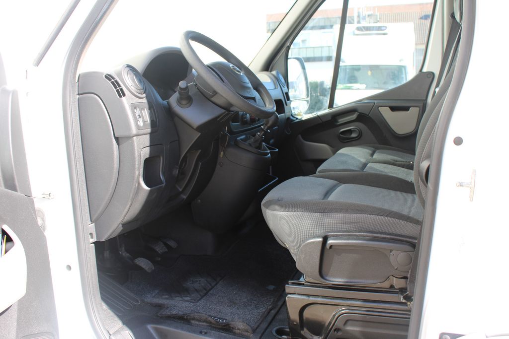 Nissan NV400