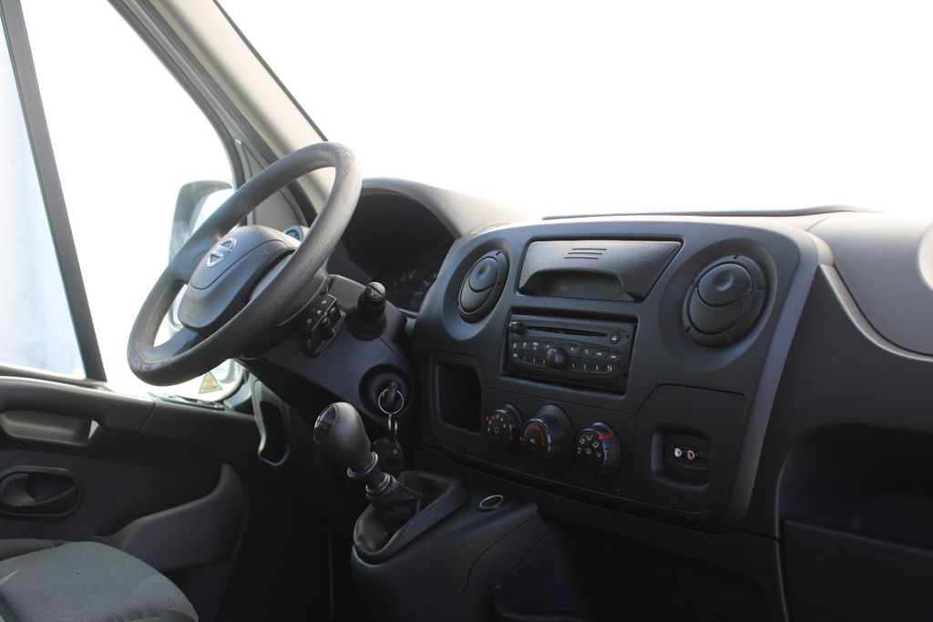 Nissan NV400