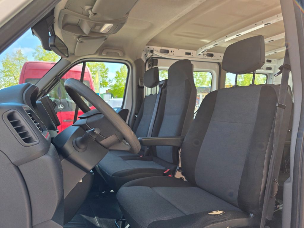 Nissan NV400