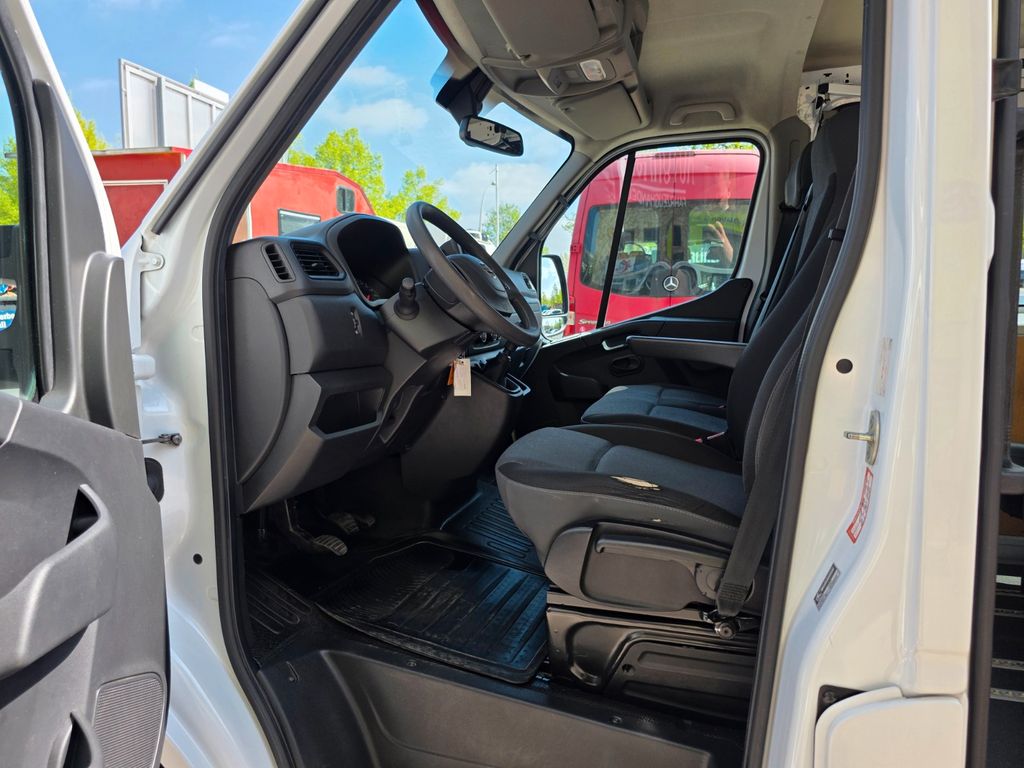 Nissan NV400