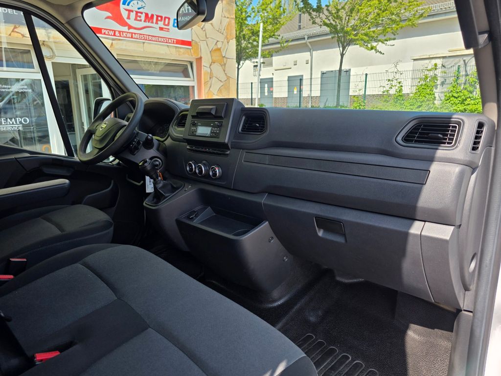 Nissan NV400