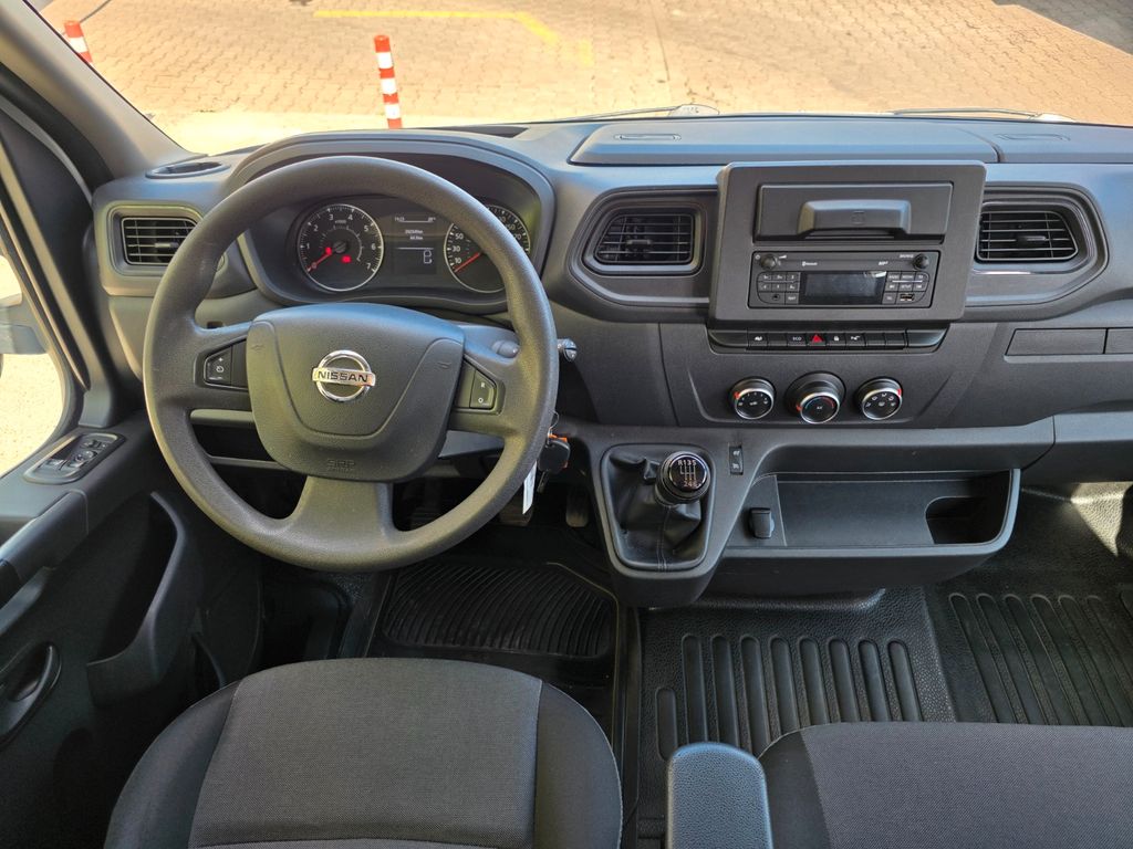 Nissan NV400