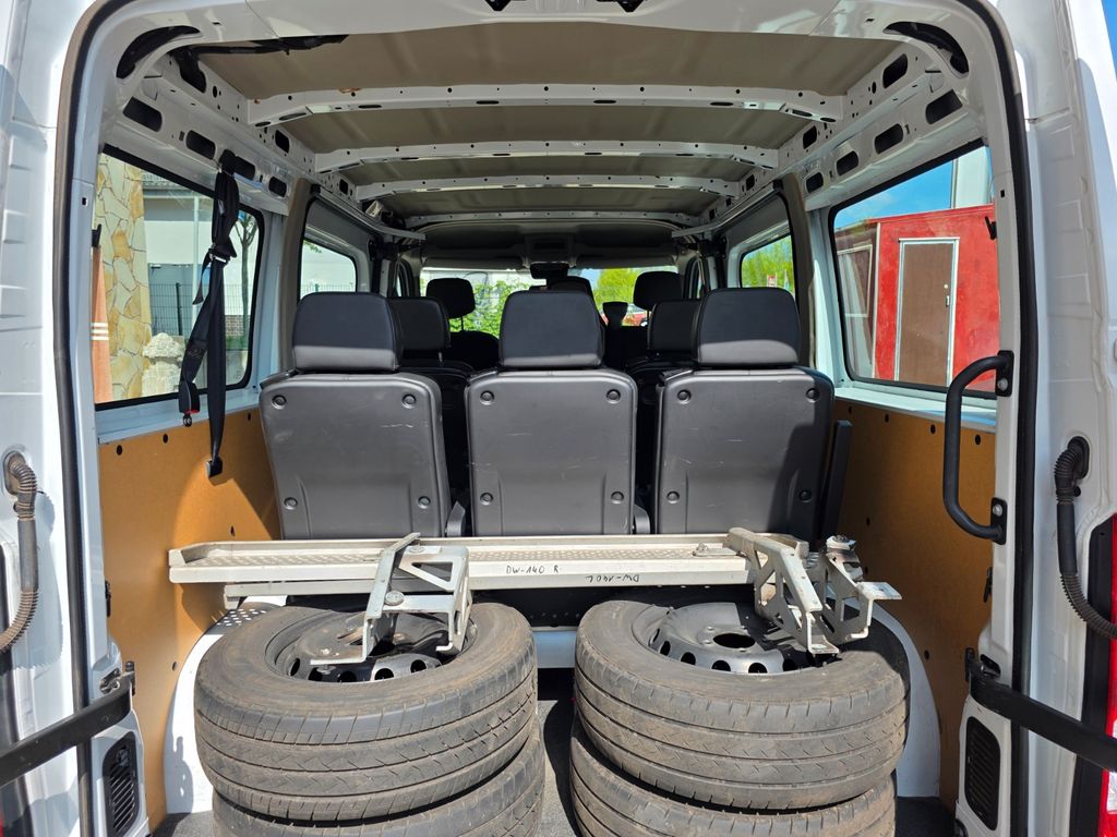 Nissan NV400