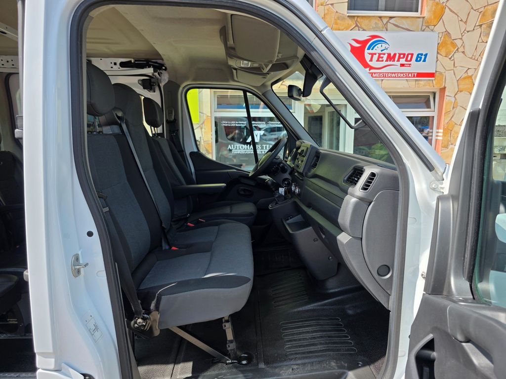 Nissan NV400