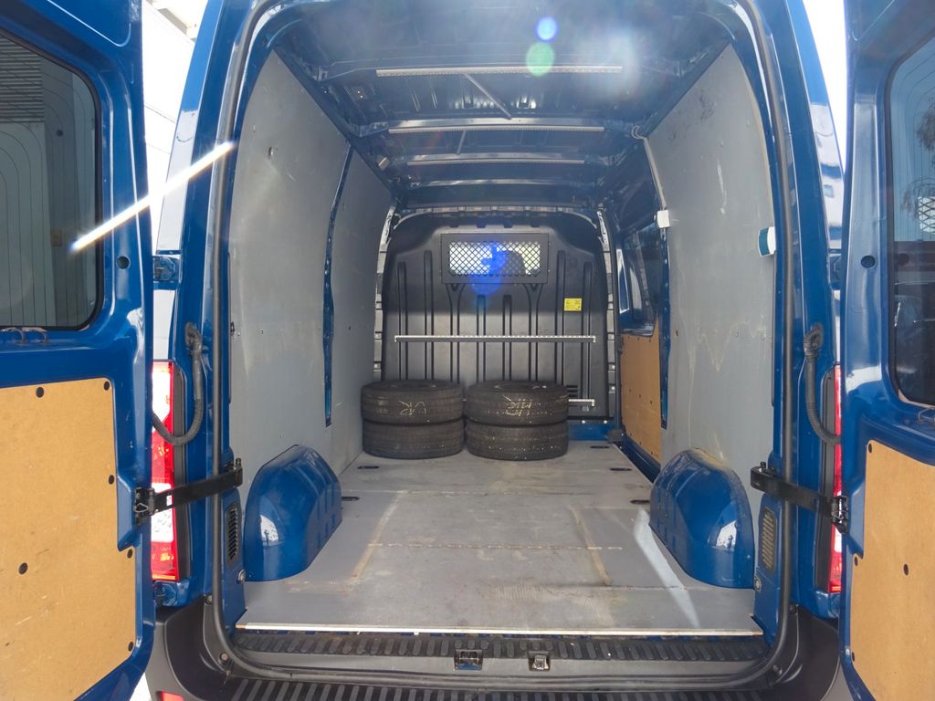 Nissan NV400