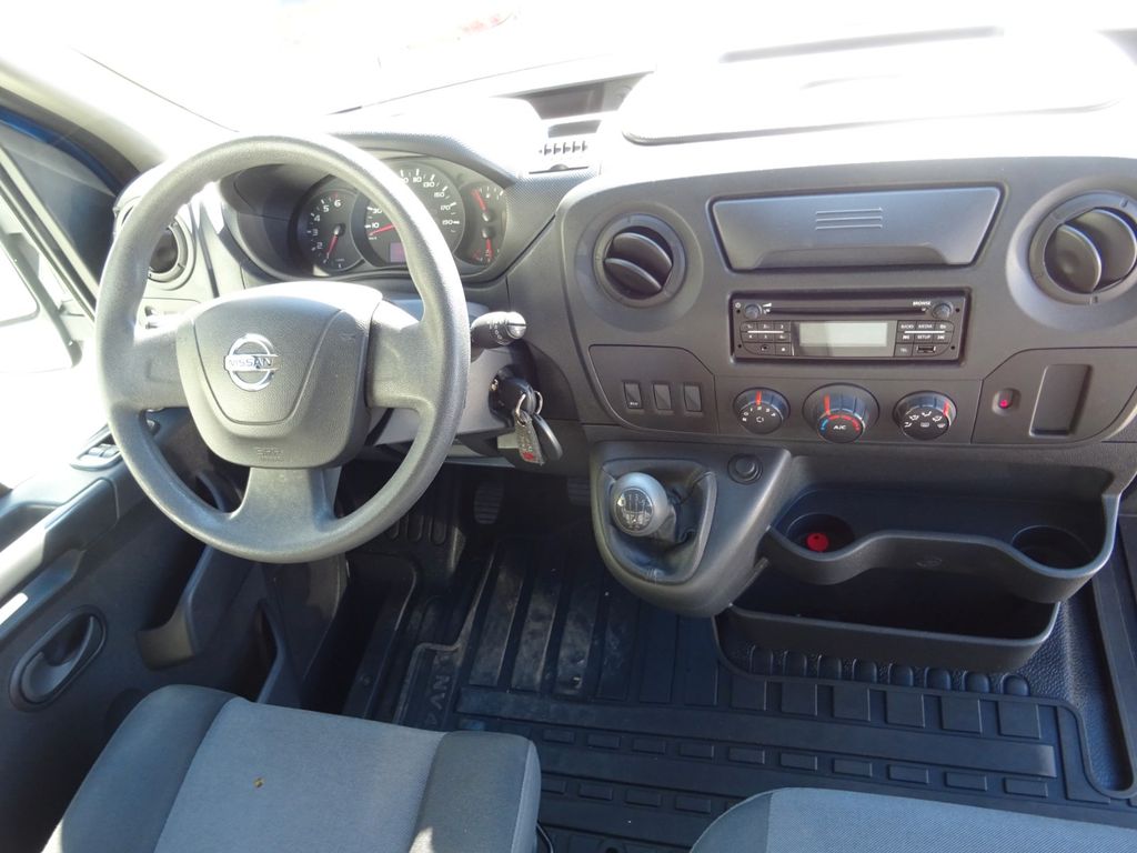 Nissan NV400
