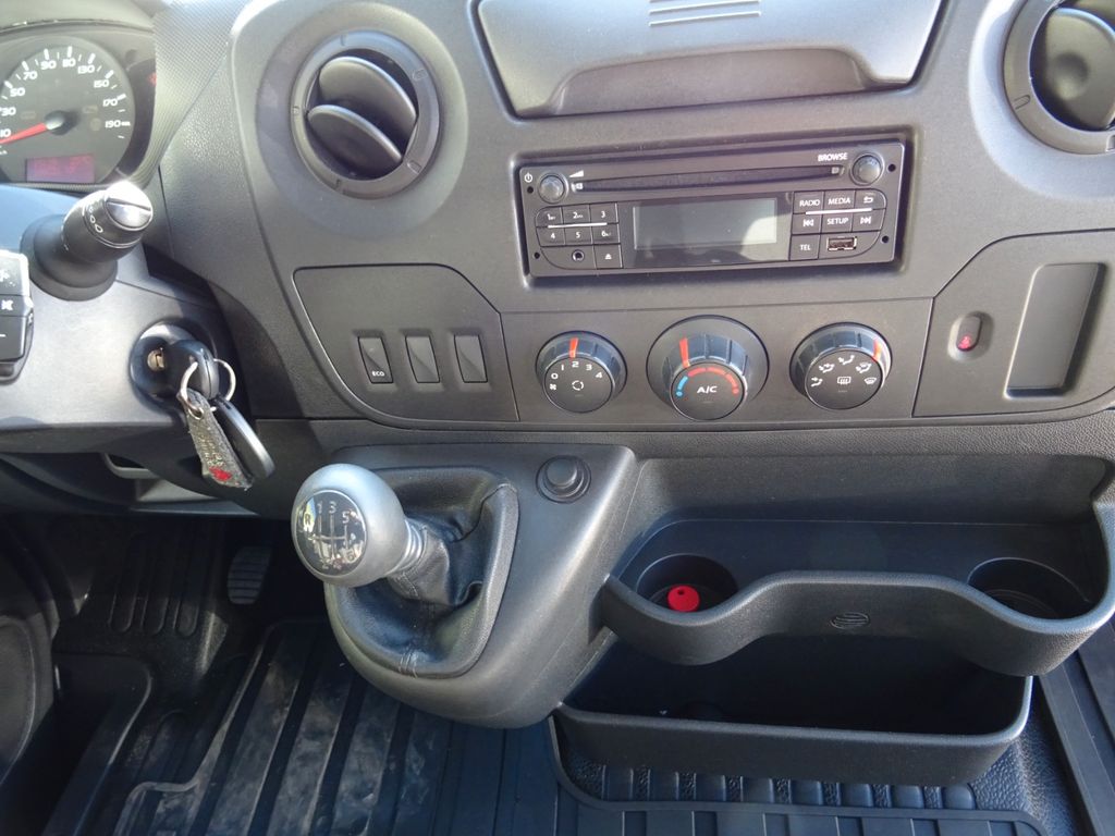 Nissan NV400
