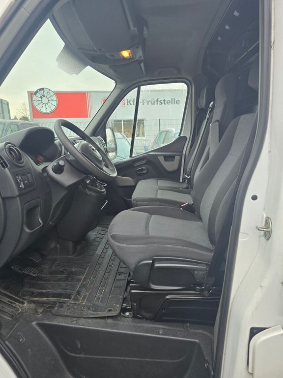 Nissan NV400