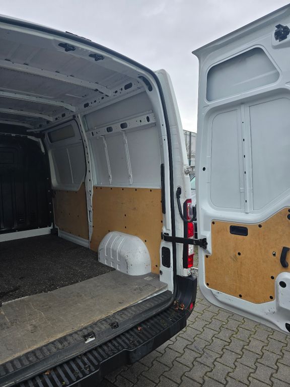 Nissan NV400