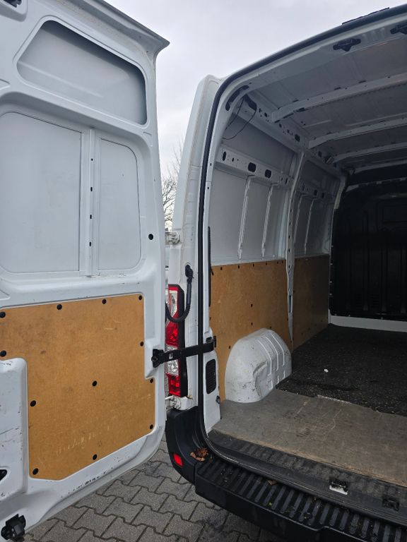 Nissan NV400