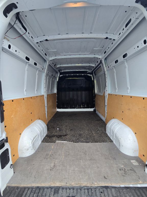 Nissan NV400