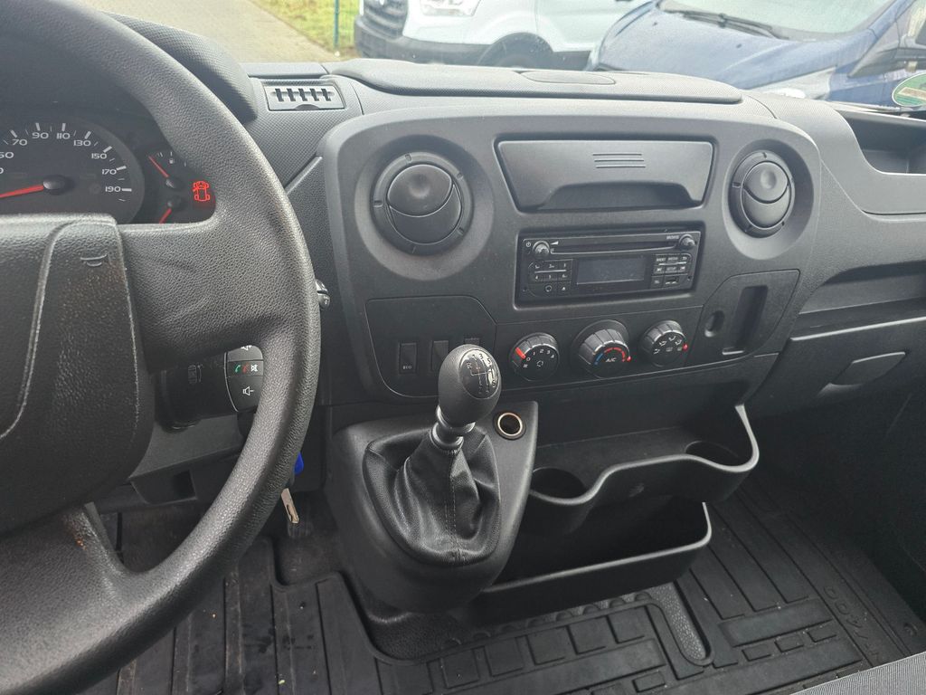 Nissan NV400