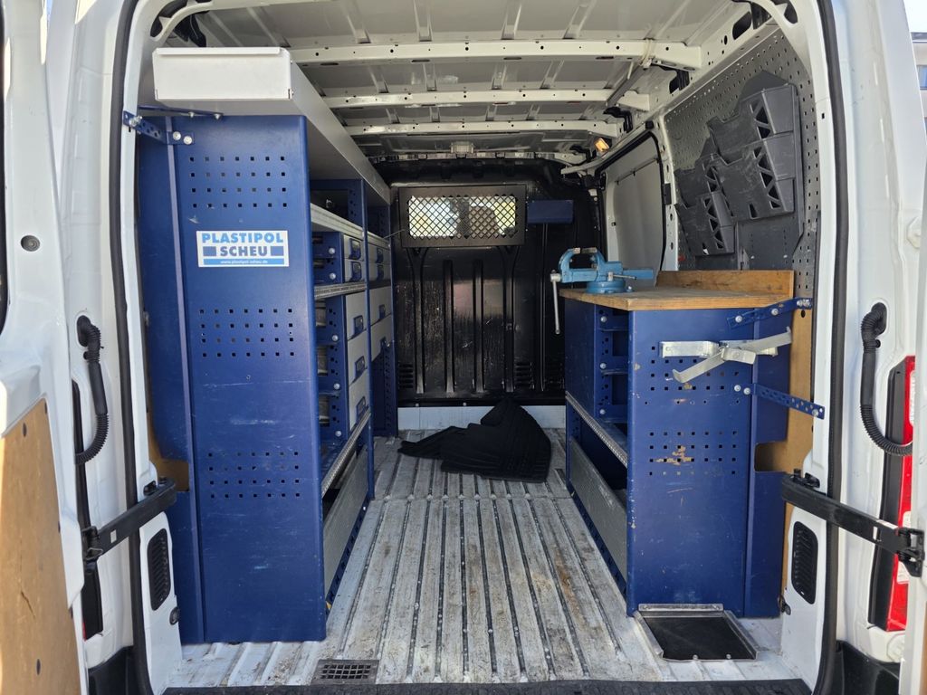 Nissan NV400