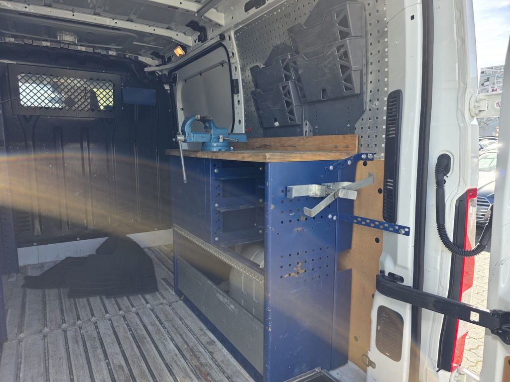 Nissan NV400