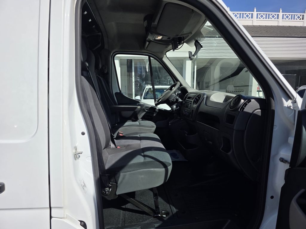 Nissan NV400