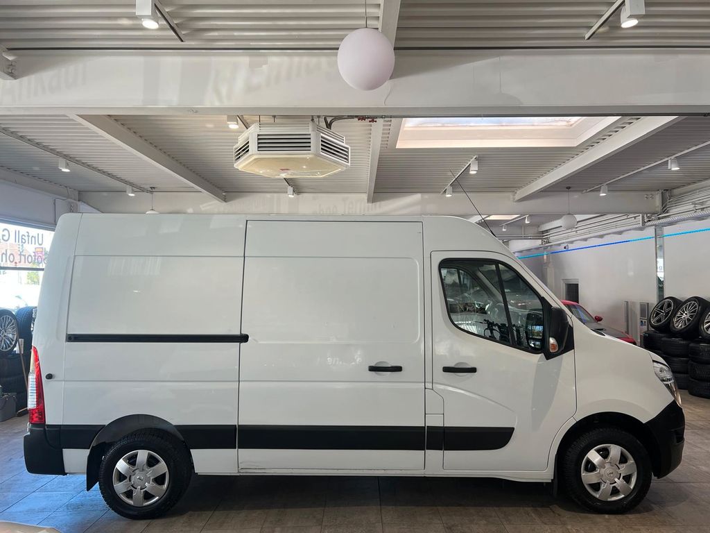 Nissan NV400
