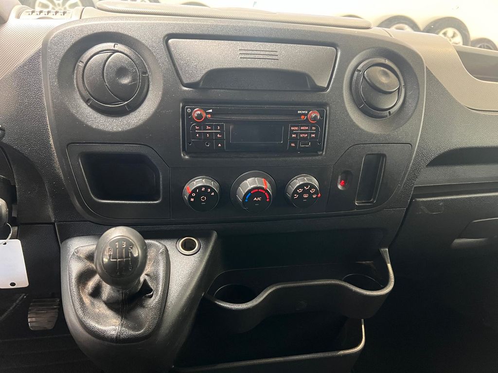 Nissan NV400