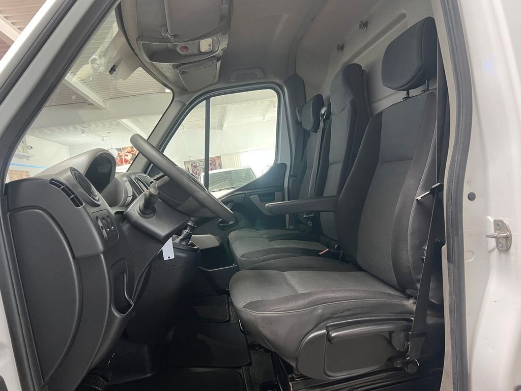 Nissan NV400