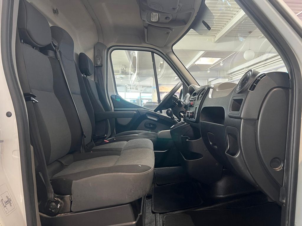 Nissan NV400