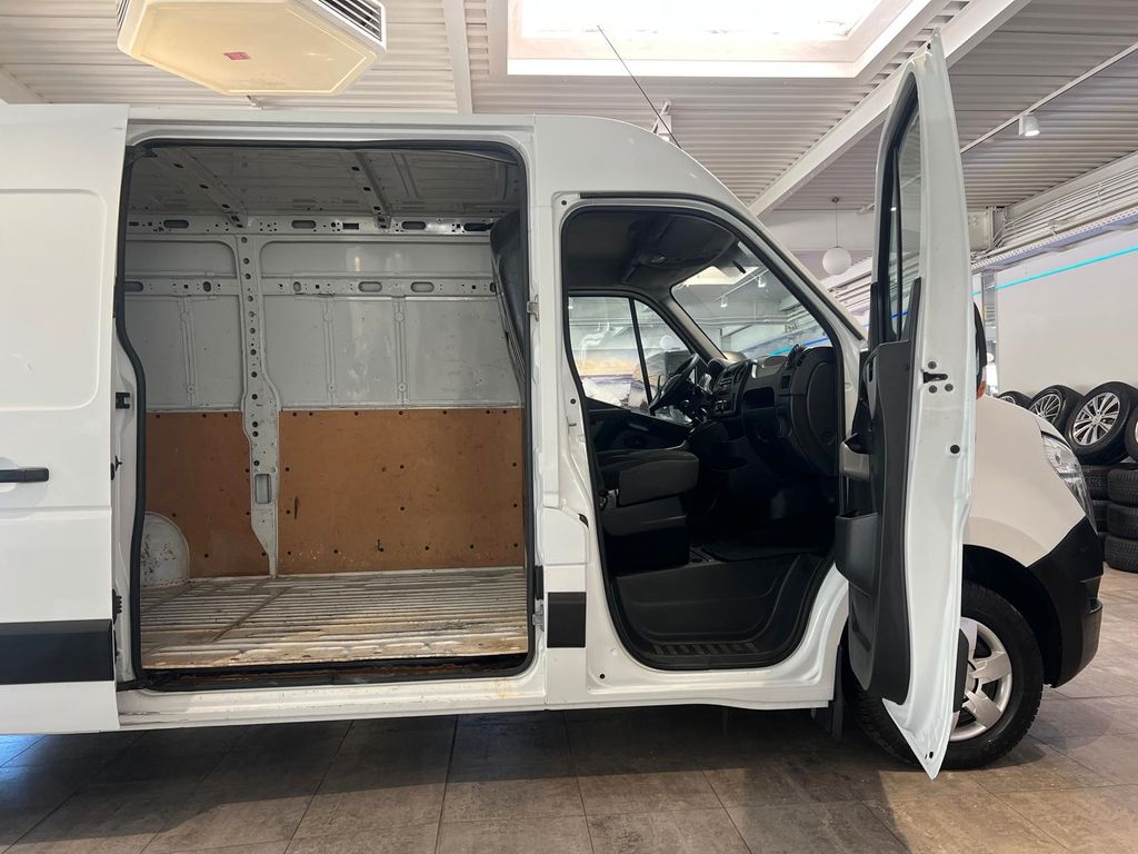 Nissan NV400