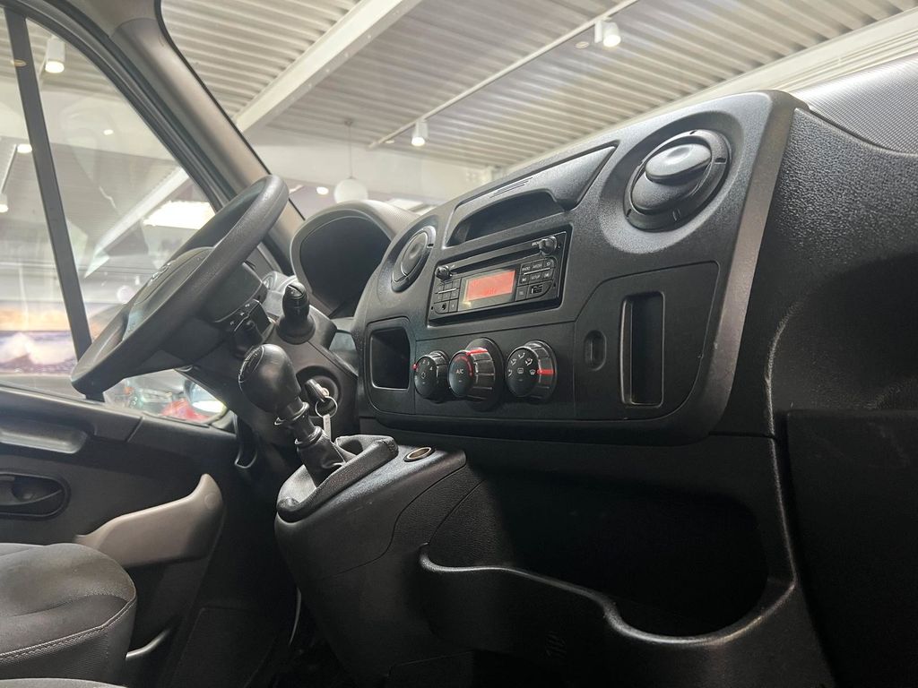 Nissan NV400