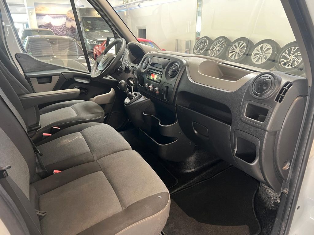 Nissan NV400
