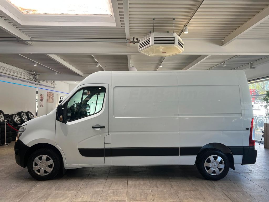 Nissan NV400