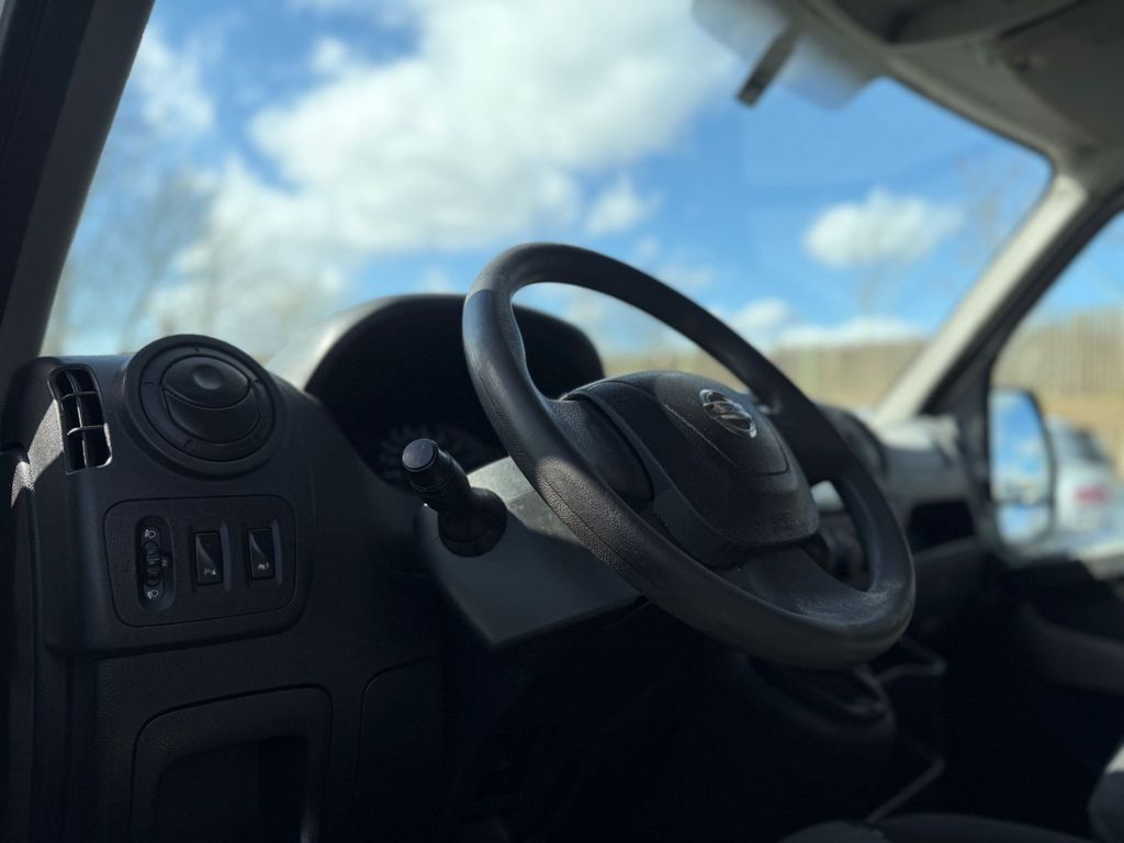 Nissan NV400
