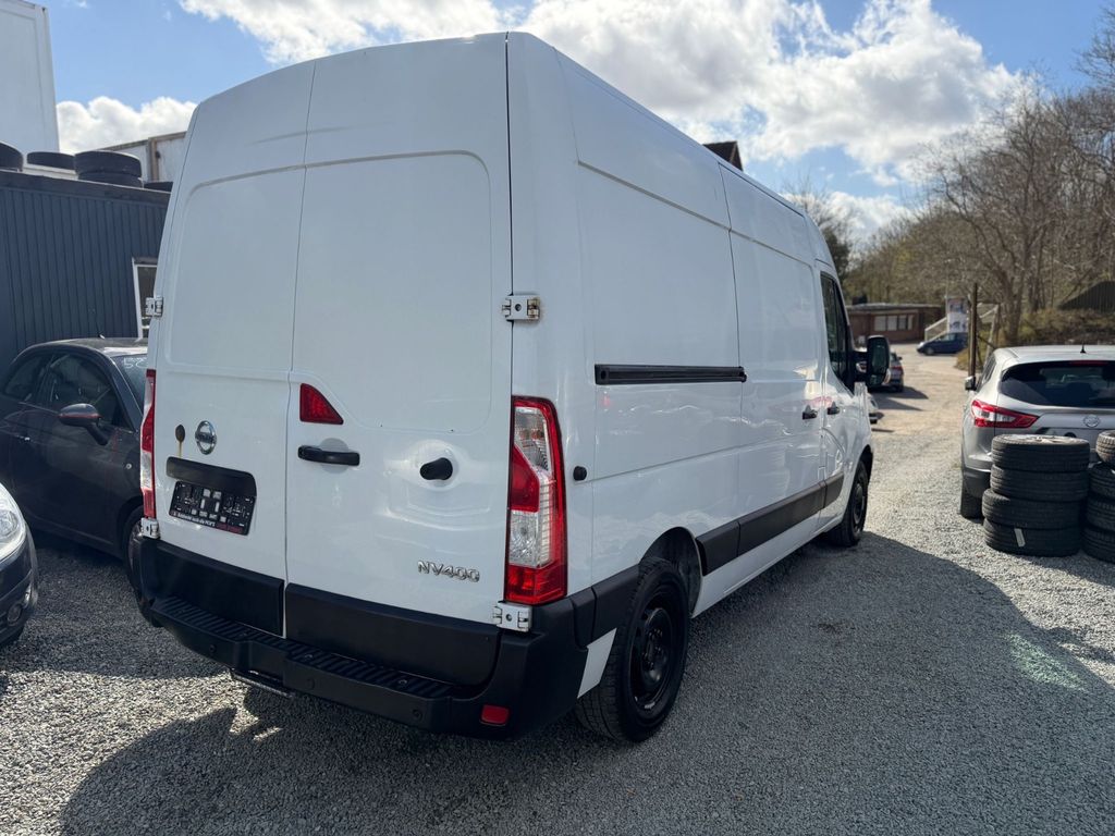 Nissan NV400