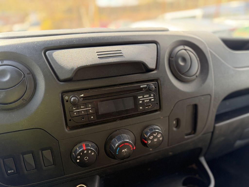 Nissan NV400