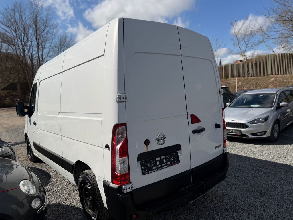 Nissan NV400