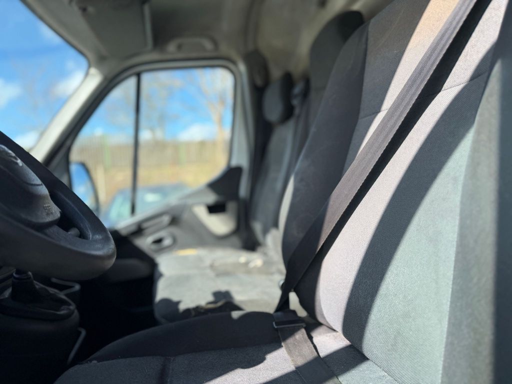 Nissan NV400